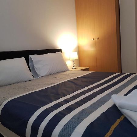 Rajiceva 5- Apartman Sa Prostranom Terasom I Garaznim Mestom Kragujevac Dış mekan fotoğraf