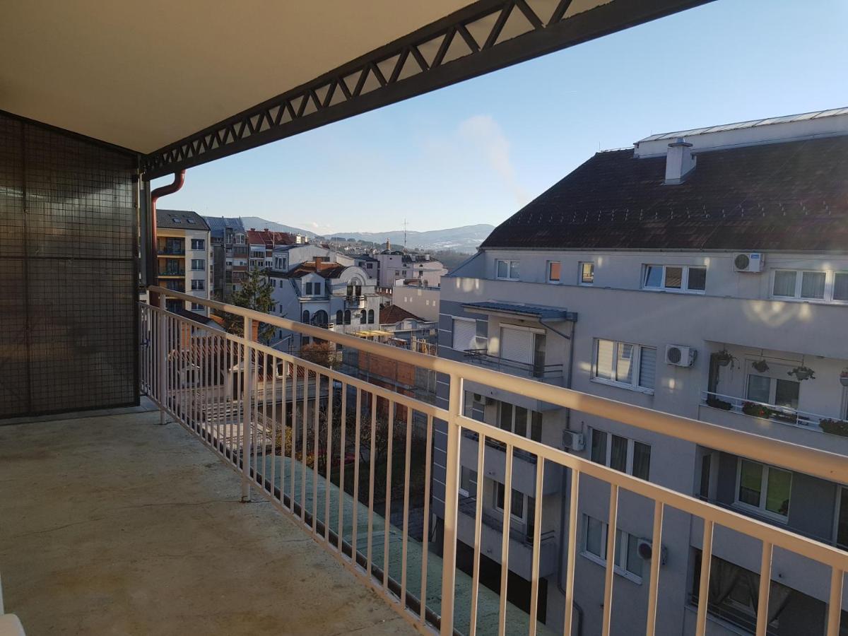 Rajiceva 5- Apartman Sa Prostranom Terasom I Garaznim Mestom Kragujevac Dış mekan fotoğraf