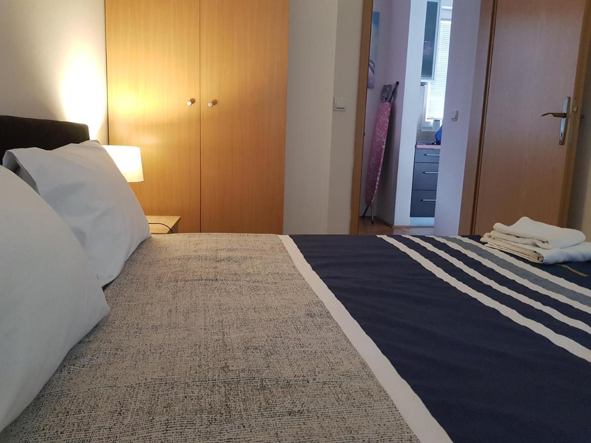 Rajiceva 5- Apartman Sa Prostranom Terasom I Garaznim Mestom Kragujevac Dış mekan fotoğraf