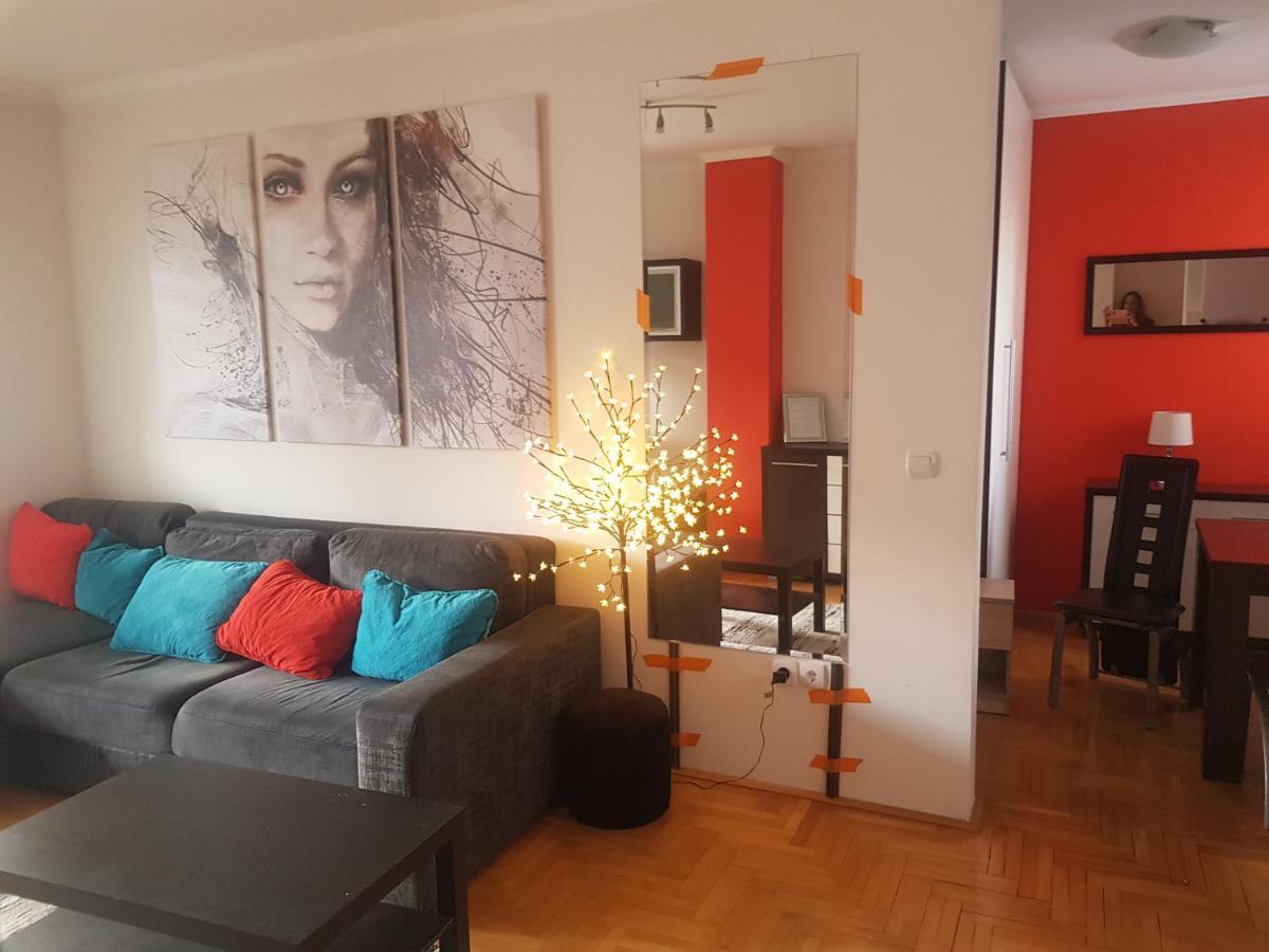 Rajiceva 5- Apartman Sa Prostranom Terasom I Garaznim Mestom Kragujevac Dış mekan fotoğraf